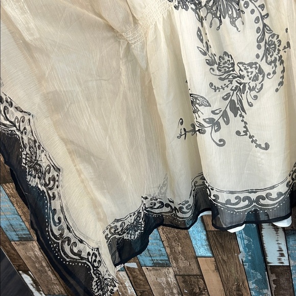 Bohemian Beige and Black layered blousy top - Picture 7 of 16